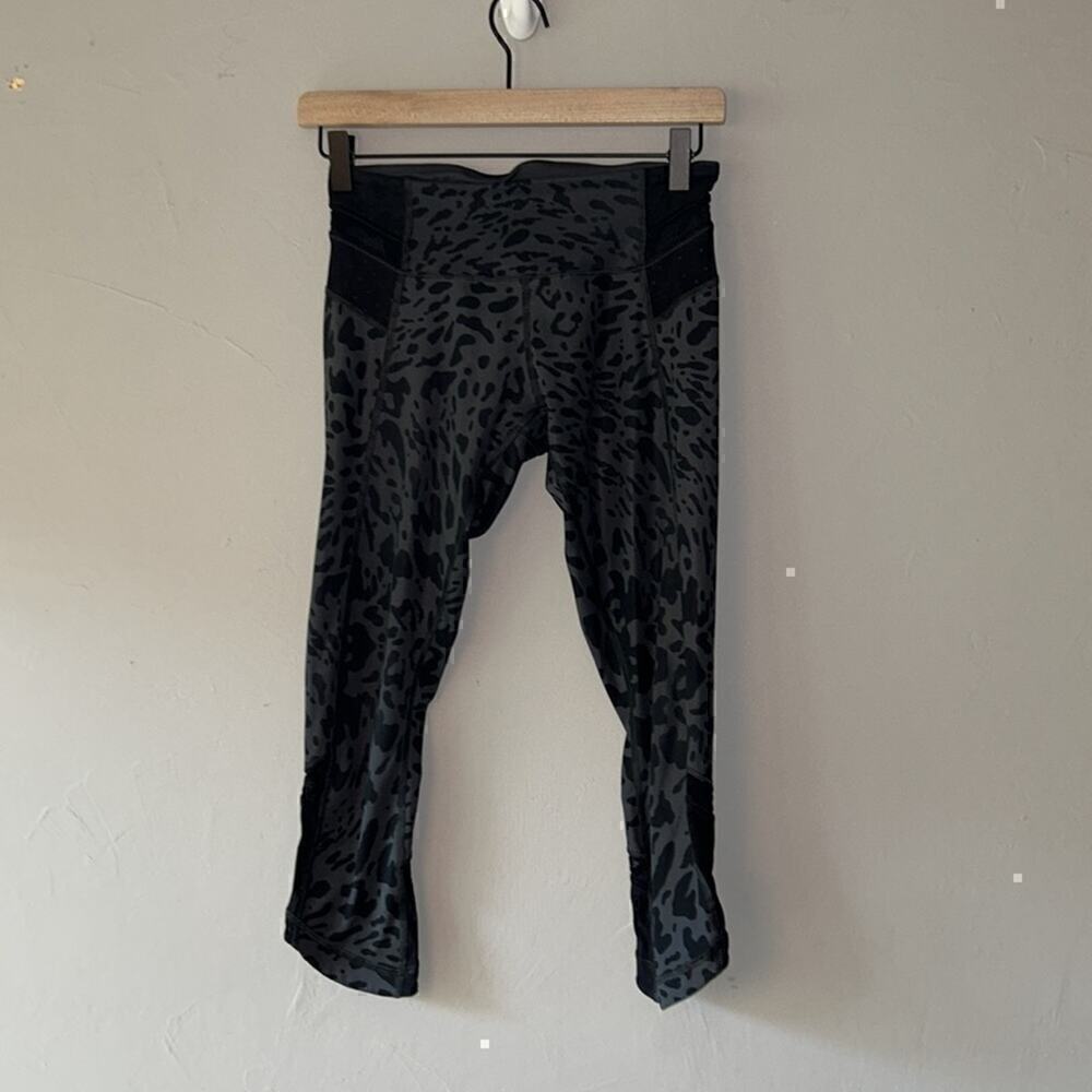 Lululemon Crop Leggings 4 - Picture 3 of 11